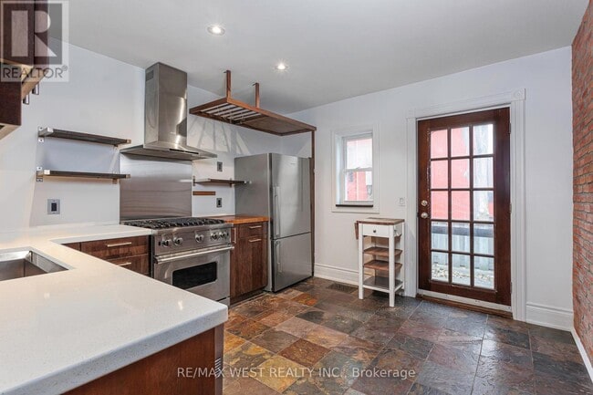 Photo du bâtiment - 84 Mackenzie Crescent