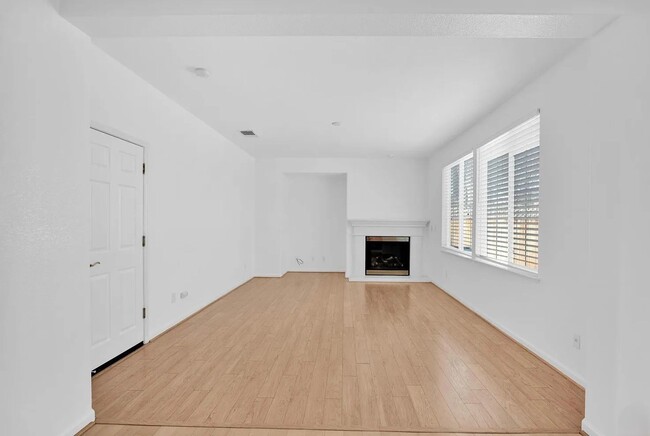 Building Photo - Campbell- gorgeous 4 beds, 2.5 baths singl...