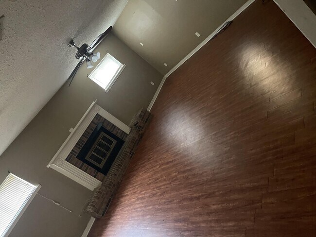 Foto del edificio - 9221 Savanna Dr