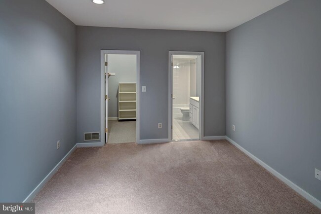Building Photo - 10011 Avenel Farm Dr