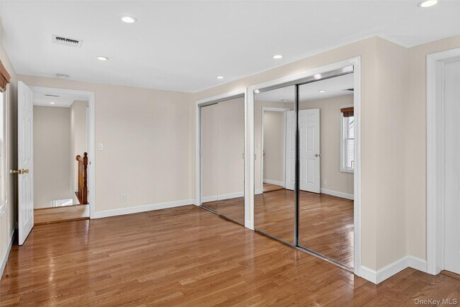 Foto del edificio - 256 Royal Ave