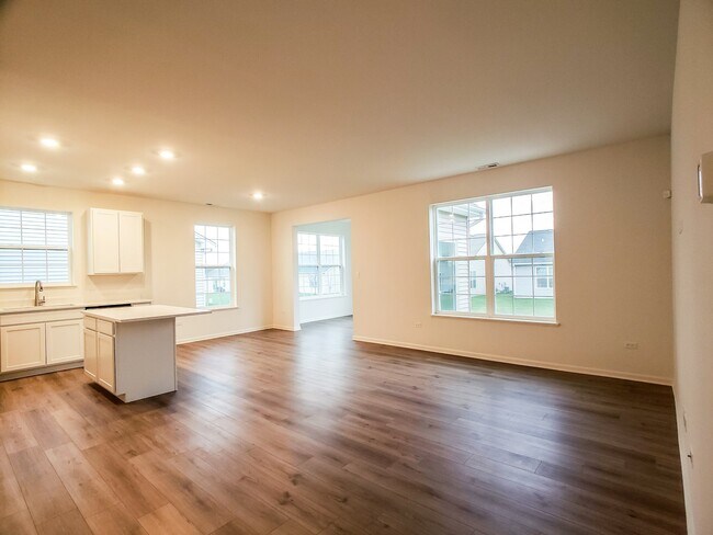 Building Photo - 14347 Clover Ave