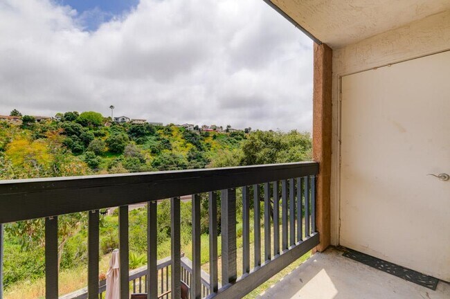 Foto del edificio - 7180 Shoreline Dr