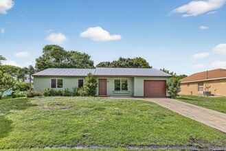 Building Photo - 2252 SE Aneci St