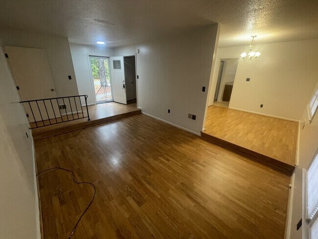 Foto del edificio - 3 bd 2 ba Ranch