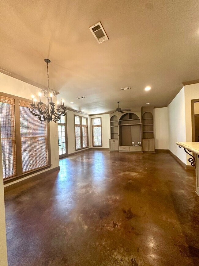 Foto del edificio - 3 Bedrooms | 2 Bathrooms Custom home in desirable Springlake Subdivision