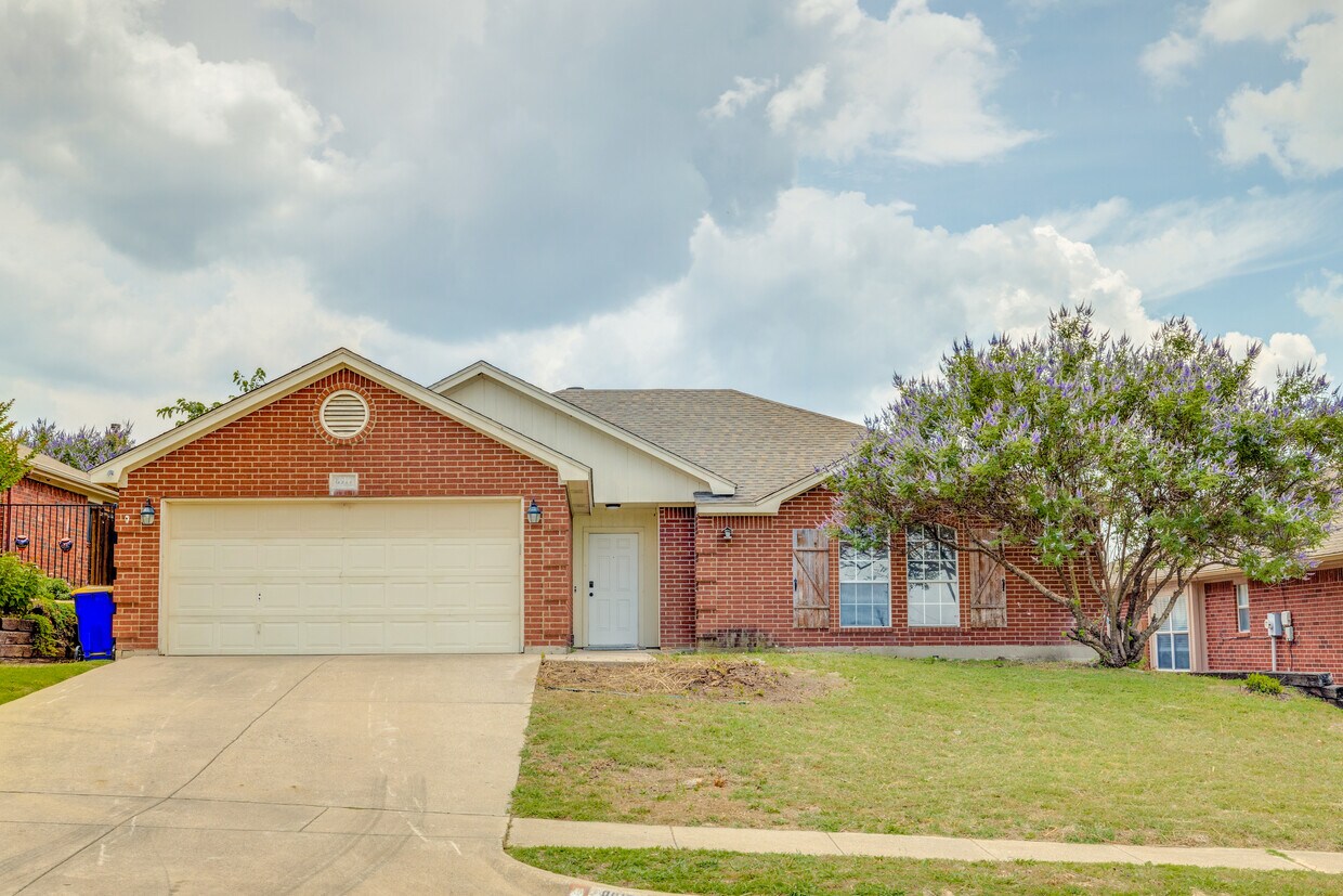 8917 Sun View Dr, White Settlement, TX 76108 House Rental in White