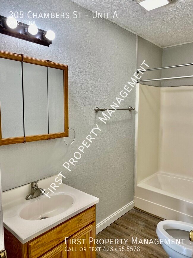 Building Photo - Rossville Duplex: 2Bed/1Bath with laundry ...