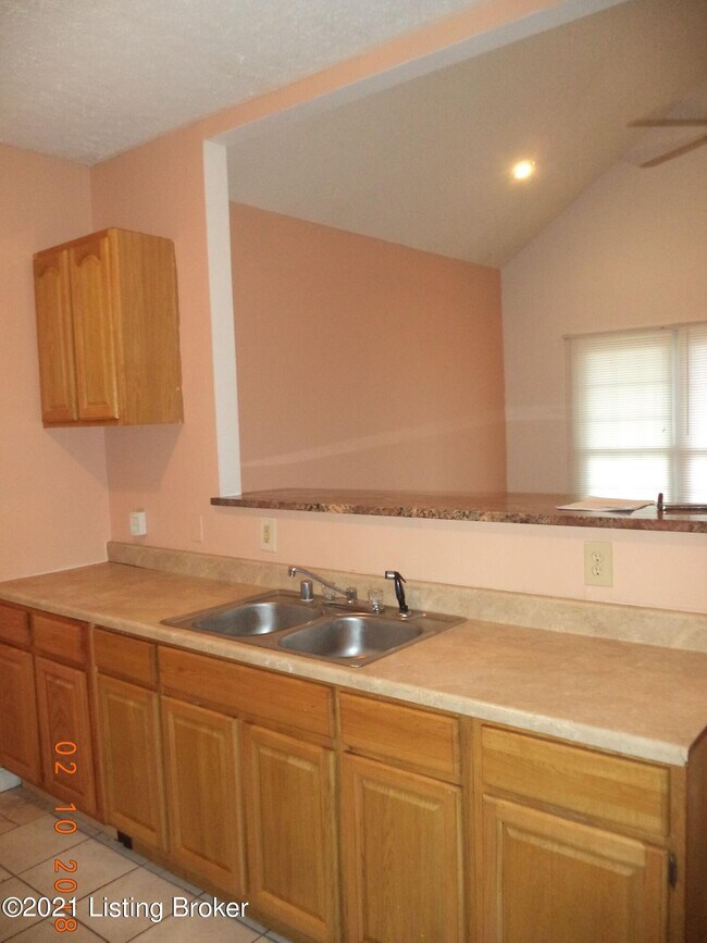 Building Photo - 646 N 28th St