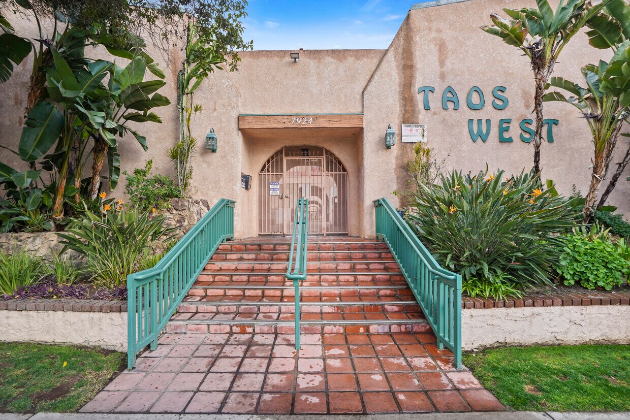 7924 Woodman Ave Unit 3, Panorama City, CA 91402 Condo for Rent in