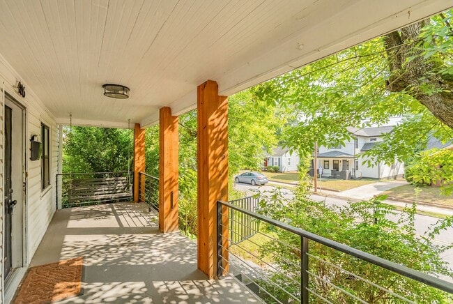 Foto del edificio - Recently Renovated 3BR Home Near Downtown Durham with Spacious Backyard! Available Now! Pet Frien...