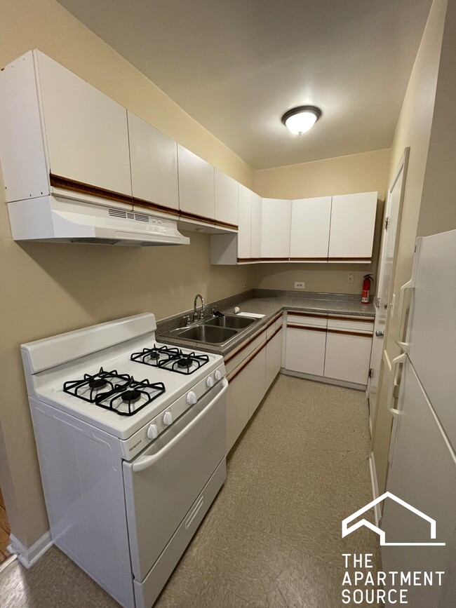Building Photo - 7728 N Marshfield Ave