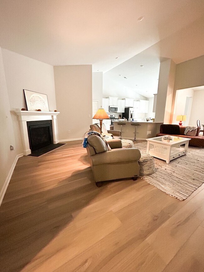 Foto del edificio - Lovely Furnished 3 bd/ 2 ba home