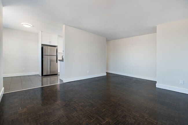 Photo du bâtiment - 1619 - 1625 Dufferin Street