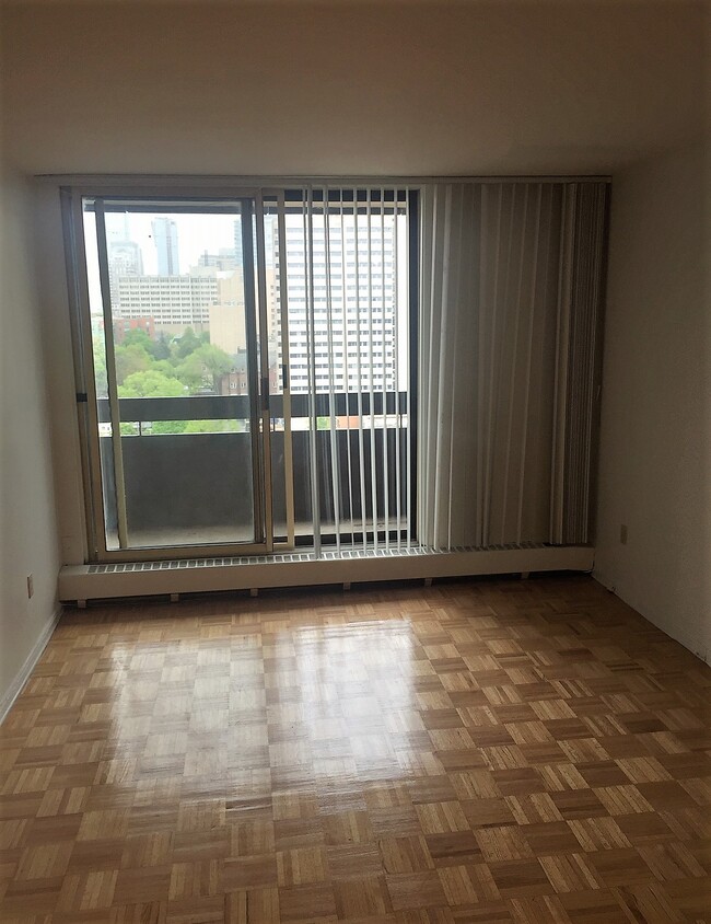 Building Photo - Walking distance to U of T! - *THREE MONTH...