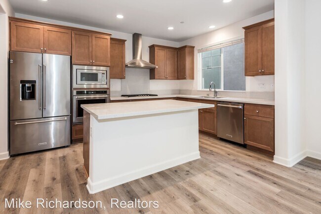 Building Photo - 4 br, 2.5 bath House - 6628 Calle Koral