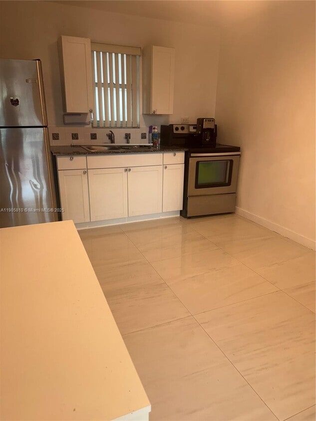 Primary Photo - 317 W 34th St