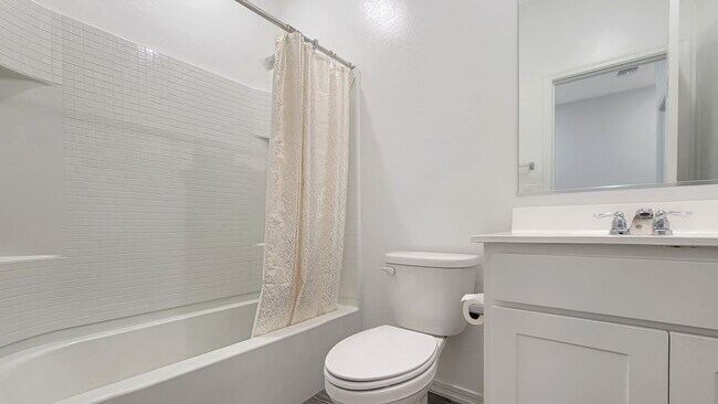 Building Photo - Great home, newer Tolleson Neighborhood