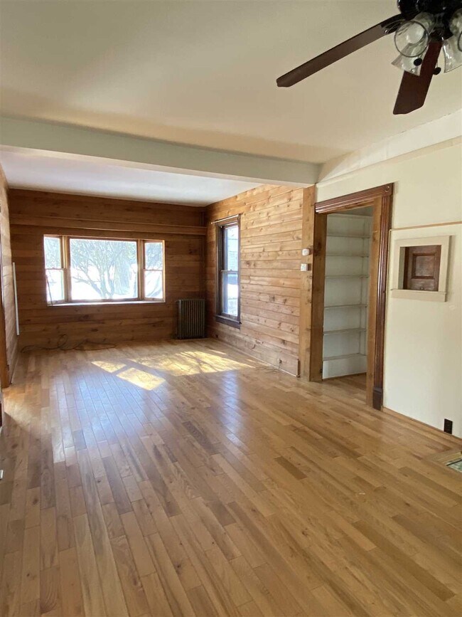 Building Photo - 115 Vineyard Ave