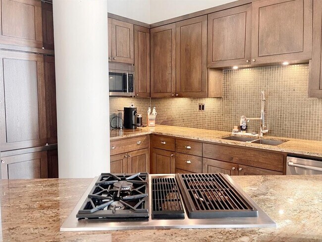 Foto del edificio - 311 W 5th St