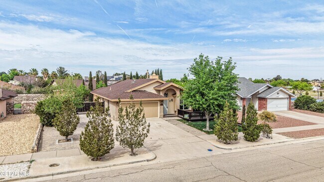 Foto del edificio - 5733 Saplinas Rd