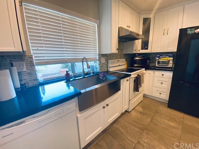 Foto del edificio - 14152 Via Posada