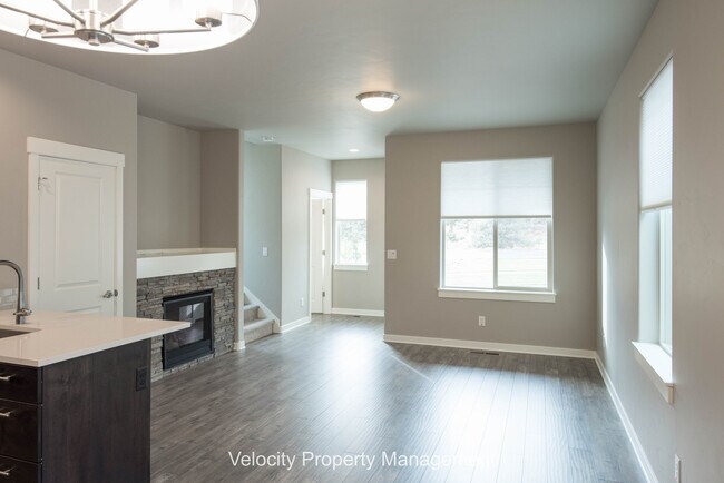 Building Photo - Beautiful Home in the Lovely Bridges Neighborhood.