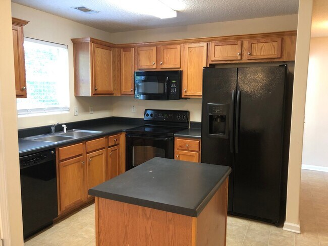 Foto del edificio - BRIDGEWATER HOME! PRE-LEASING FOR AUGUST 2...