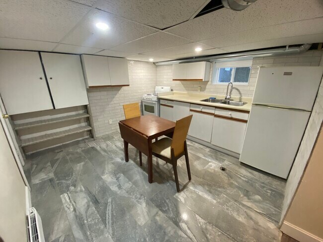 Building Photo - 1012 Bruce Av