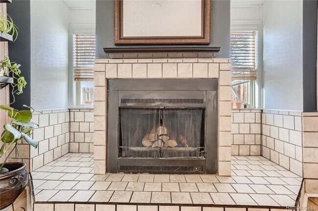 Foto del edificio - Great Location!  Updated Bungalow 2 bed, 1 bath with a bright open floor plan, plenty of natural ...