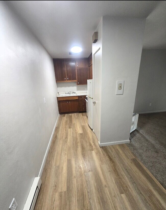 Building Photo - 607 NE 3rd Ave