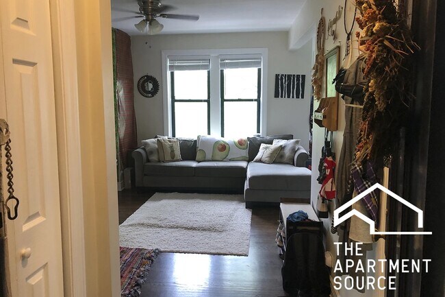 Foto del edificio - 3839 N Greenview Ave