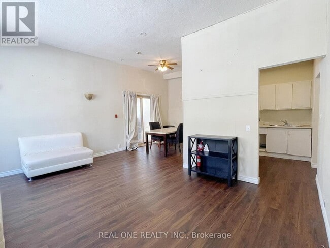 Building Photo - 102 Twenty Fifth St