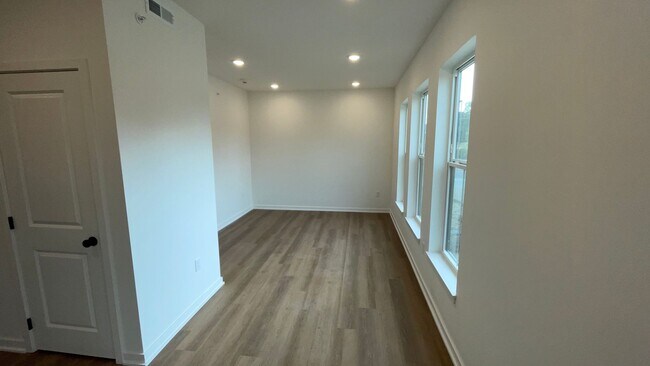 Foto del interior - Forest Ave Townhomes