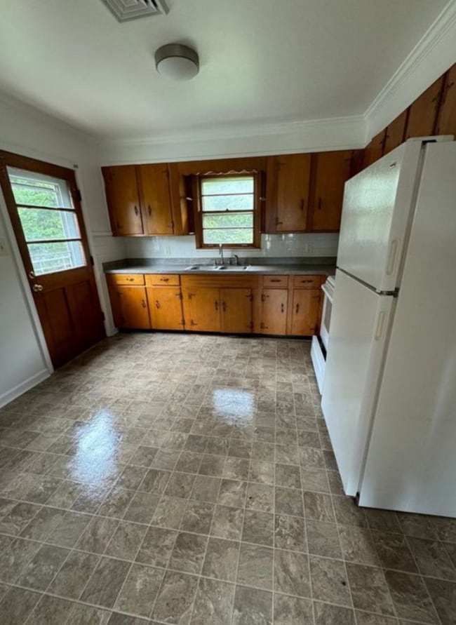 Cocina - 9826 Village Hwy