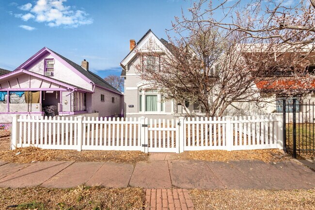 Building Photo - Lovely Victorian duplex for rent 2 bed / 1 bath