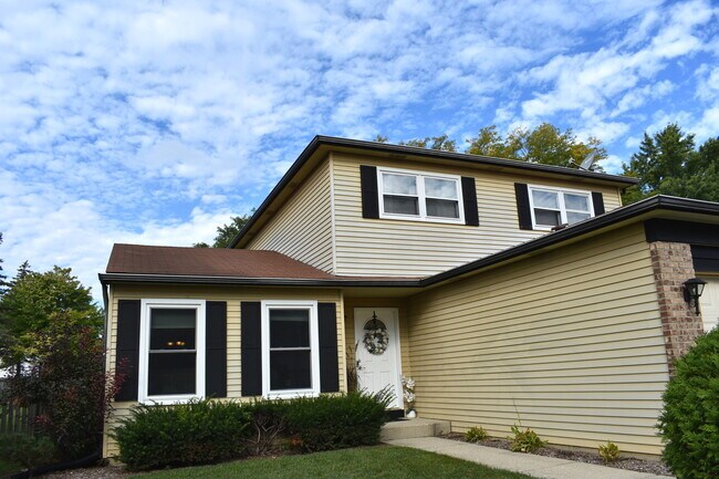 Building Photo - 214 E Lakeside Dr