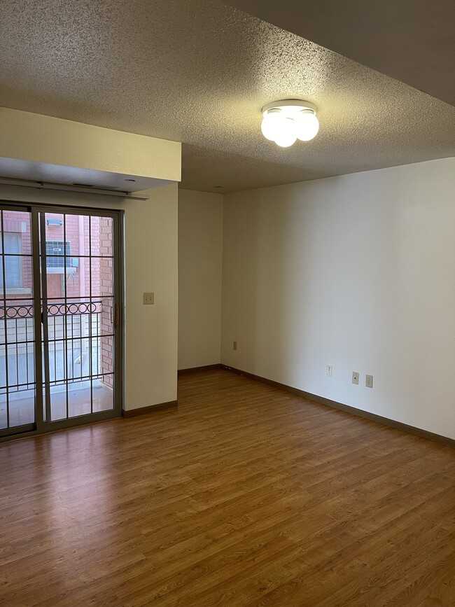 Building Photo - 131 E Davenport St