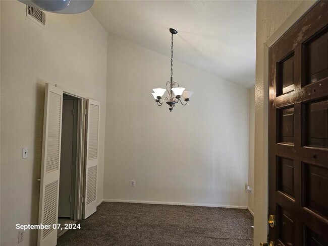 Building Photo - 10930 Fallbrook Dr