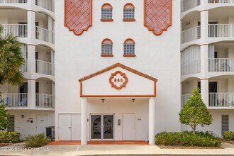 Building Photo - 800 Del Rio Way