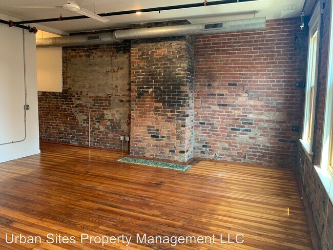 Building Photo - 1207 Main St