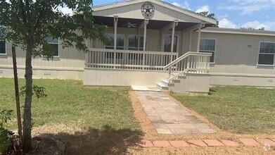Building Photo - 831 Country Club Rd