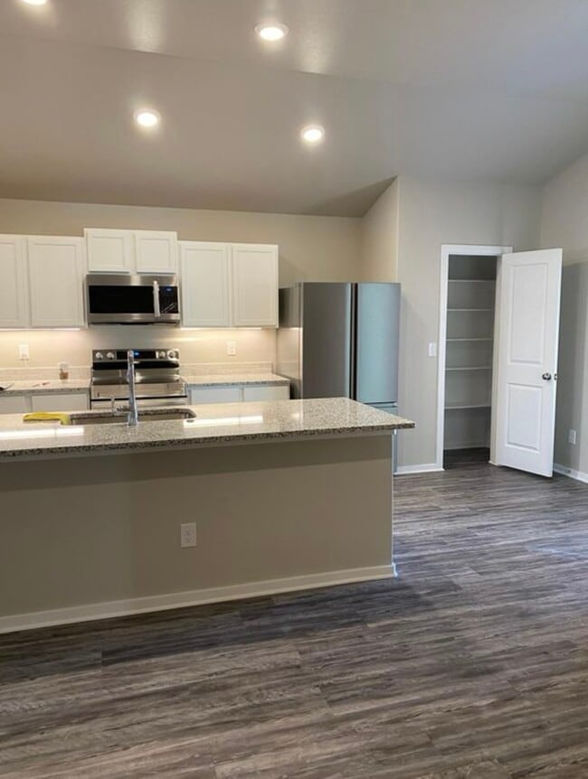 Building Photo - 3105 Urbana Pl