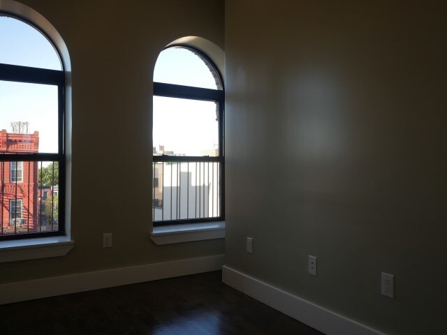 Building Photo - 2156A Fulton St
