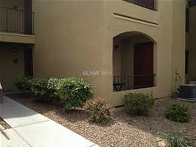 Building Photo - 950 Seven Hills Dr
