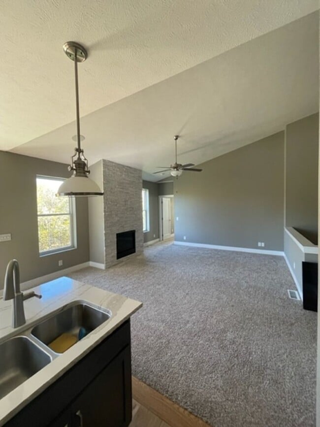 Foto del edificio - 7012 S 184th St
