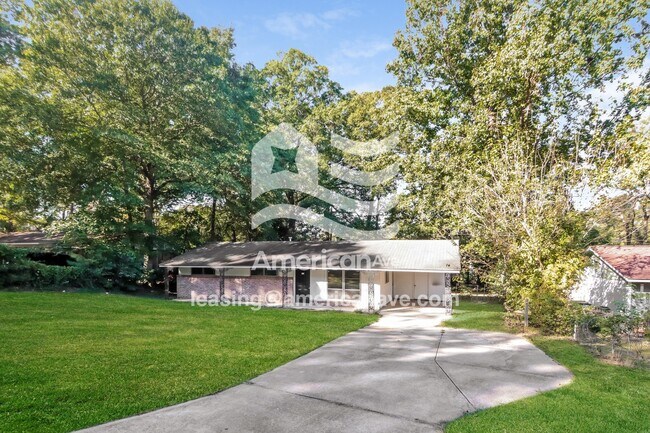 Building Photo - 939 Rosewood Dr