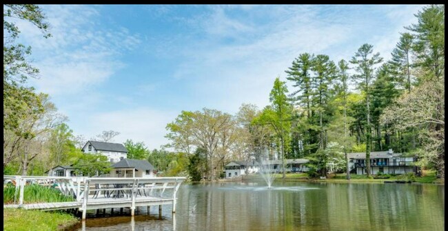 Foto del edificio - 1150 W Blue Ridge Rd