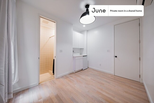 Foto del edificio - Room in Shared 4 bed/4 bath home