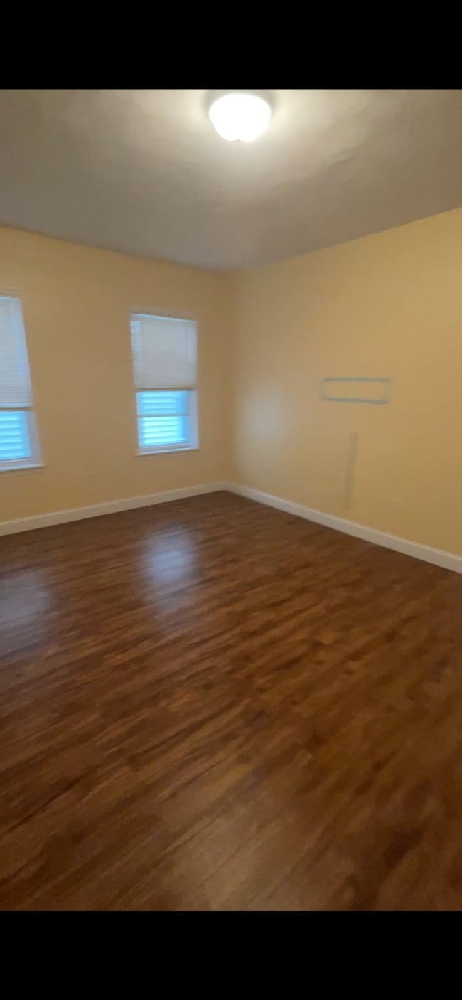 Building Photo - 9 Moore St